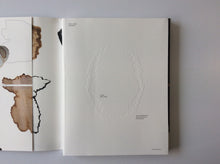 Load image into Gallery viewer, The Living Surface: An alternative biology book on stains by Lizan Freijsen 9789490322779