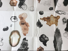 Load image into Gallery viewer, The Living Surface: An alternative biology book on stains by Lizan Freijsen 9789490322779